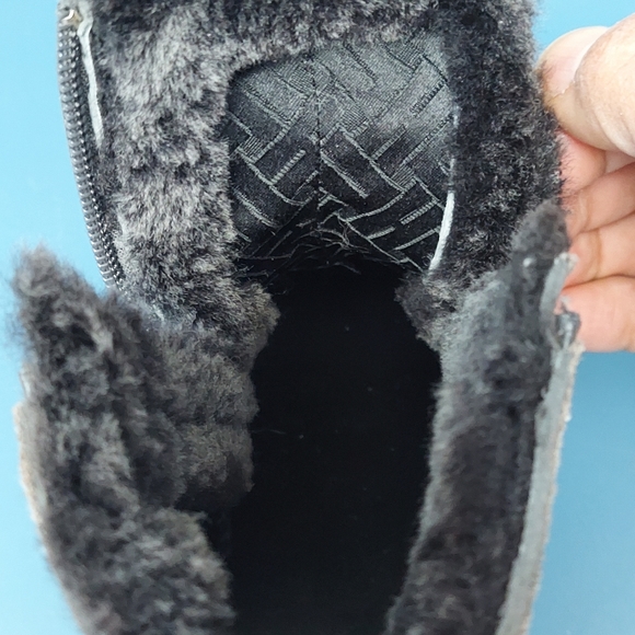 Cole Haan Waterproof Ankle Boots w/fur, sz 7.5 - Picture 13 of 14